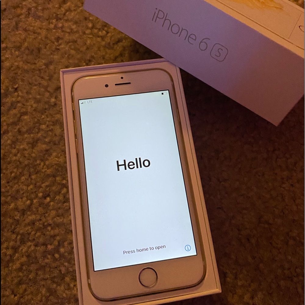 Pre Owned Gold Iphone 6s with original box